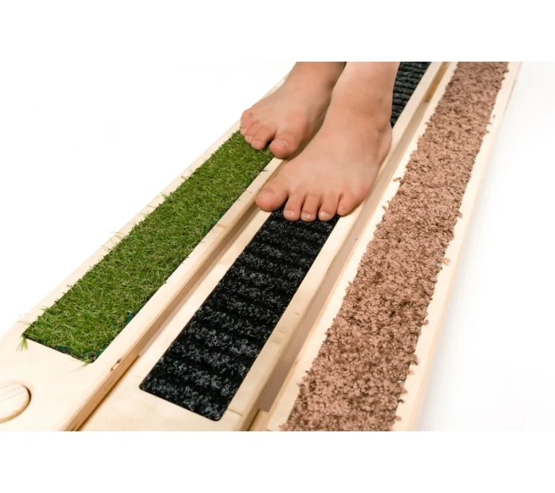 kładka-sensoryczna-różne-materiały (5).webp